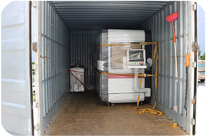 500w激光切割機發貨當中采用聯品激光器，快速切割金屬首飾